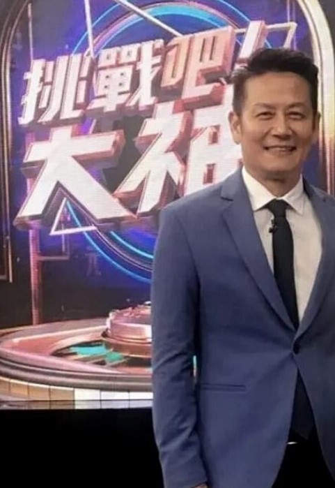 泄密流出反差婊眼镜御姐徐艺然被视频网友财子哥宾馆捆绑调教小逼逼还如处女般粉嫩粉 - 吸草莓大亨海报