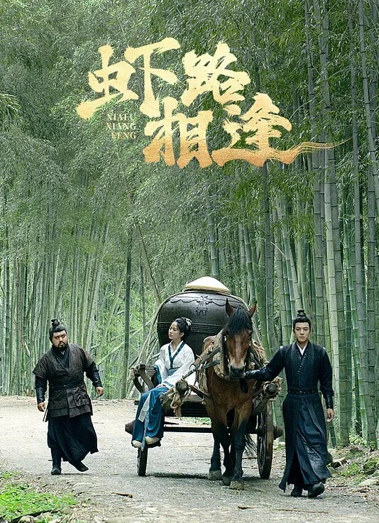 出租房公共浴室安裝攝像頭偷拍兩個妹子一起來洗澡脫光了都喜歡往對方奶子上瞄 - 吸草莓大亨海报